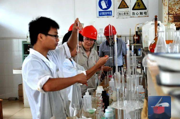 光榮！博白杰出人才榮獲全國(guó)勞動(dòng)模范，推動(dòng)新材料技術(shù)推廣服務(wù)獲國(guó)家領(lǐng)導(dǎo)人接見(jiàn)