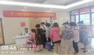 走進老年大學(xué)公益活動